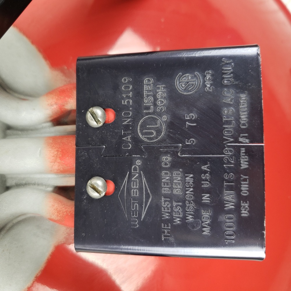 West Bend Electric Wok Red Vintage 1000W Model 5109 with Lid and Base Stand Nice - Picture 5 of 9